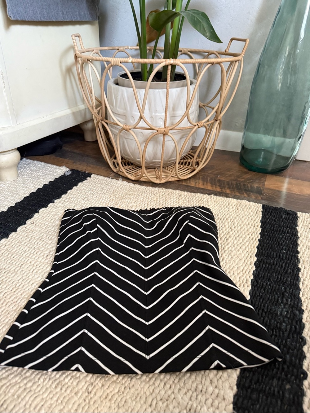 White House Black Market Size S Strapless Top Black Chevron Stretch